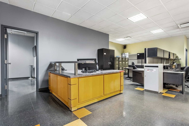 1129 Leslie St, Toronto, M3C2K5 | Image 3