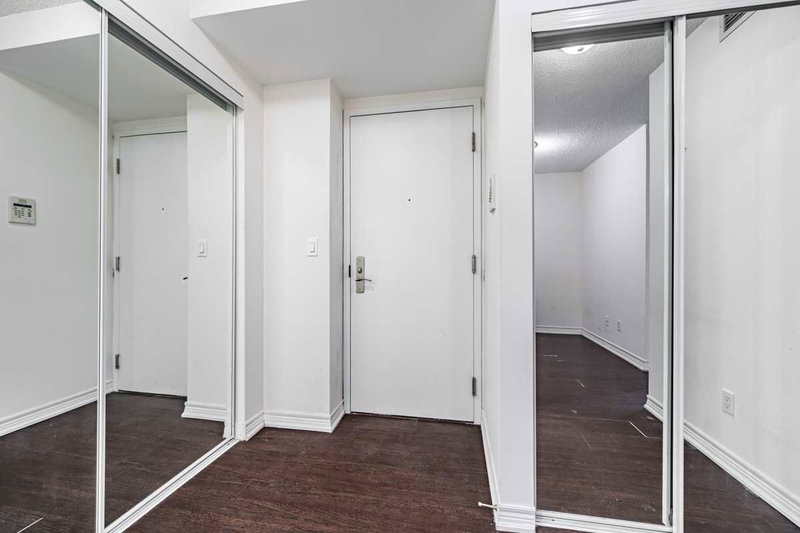 610 - 761 Bay St, Toronto, M5G 2R2 | Image 2