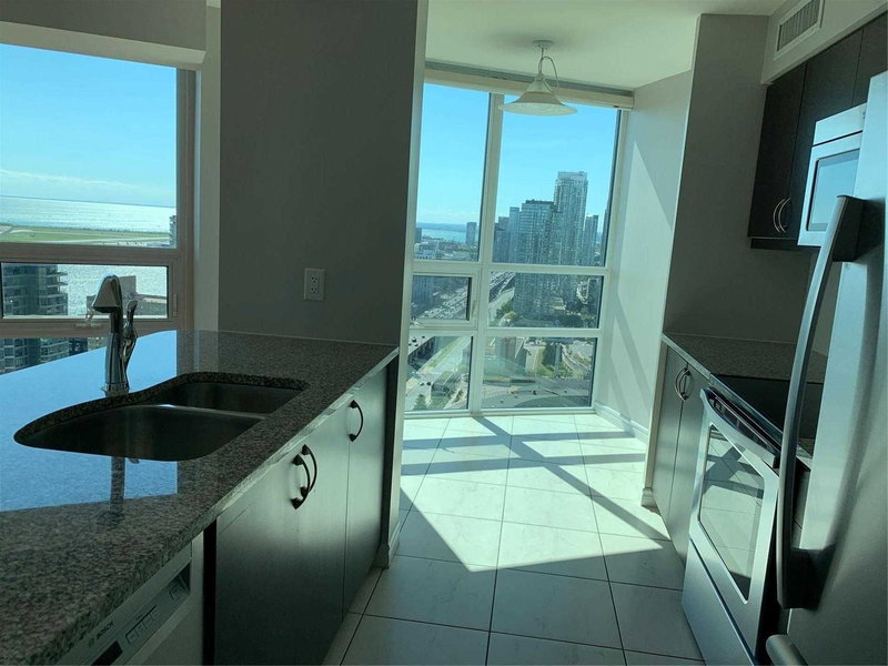 3811 - 19 Grand Trunk Cres, Toronto, M5J 3A3 | Image 2