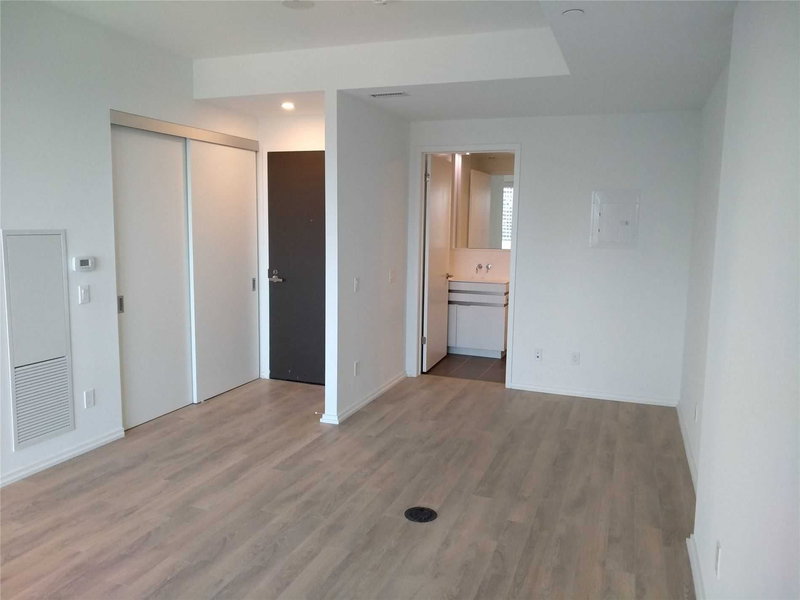 3208 - 197 Yonge St, Toronto, M5B1M4 | Image 3