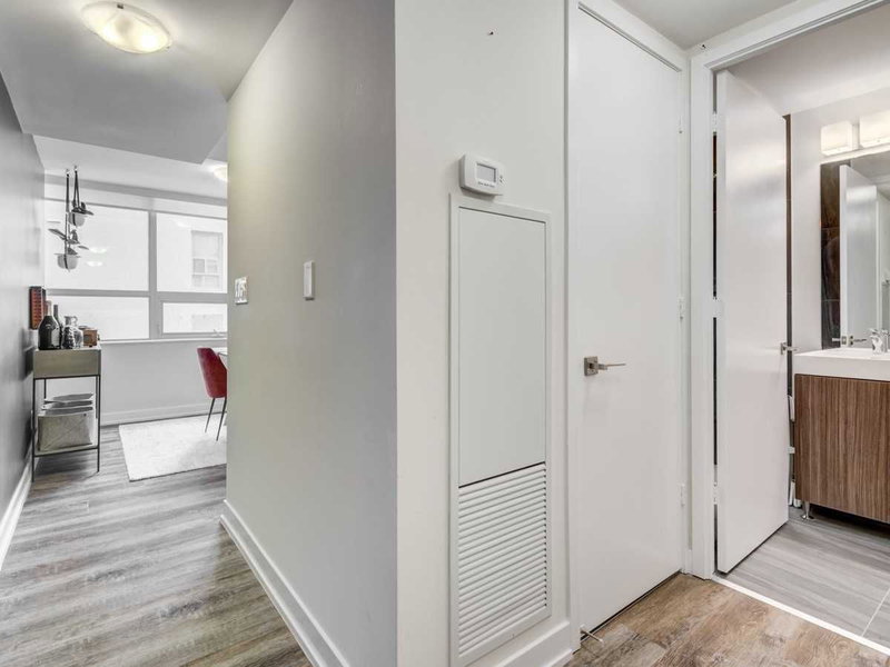 201 - 17 Dundonald St, Toronto, M4Y1K3 | Image 3