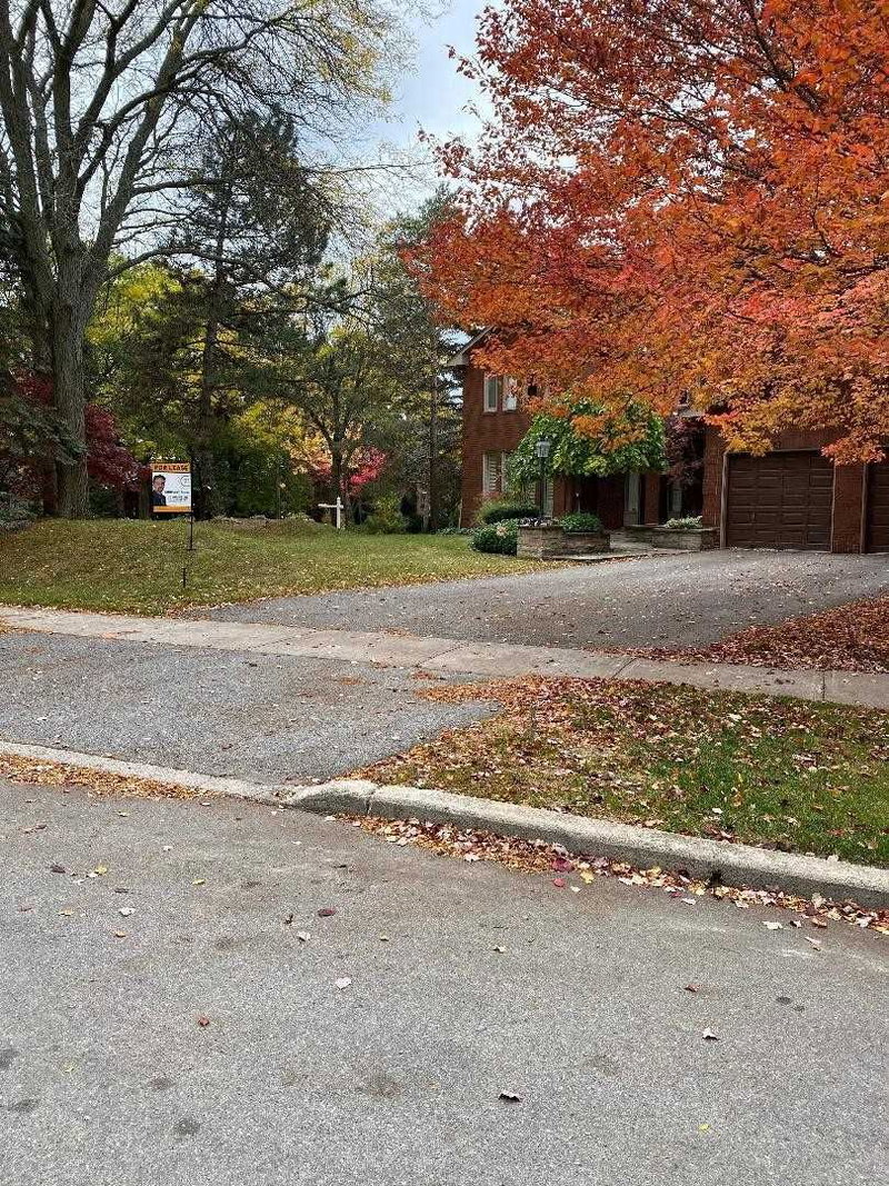 27 Penwood Cres, Toronto, M3B3B1 | Image 2