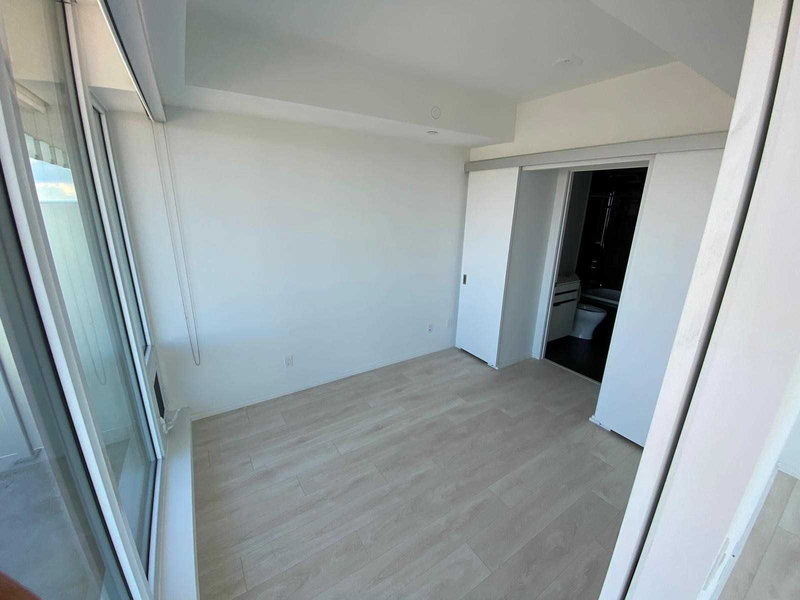 5902 - 197 Yonge St, Toronto, M5B1M4 | Image 2