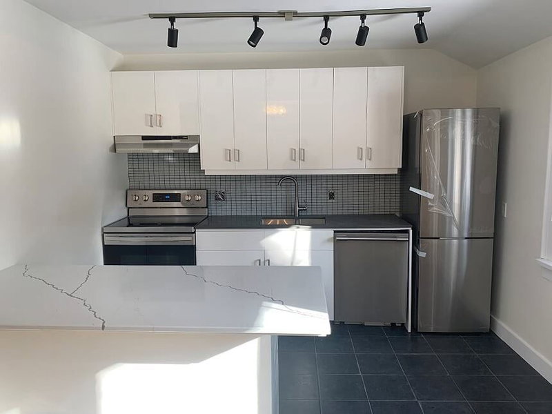 Upper - 493 Davenport Rd, Toronto, M4V1B7 | Image 2