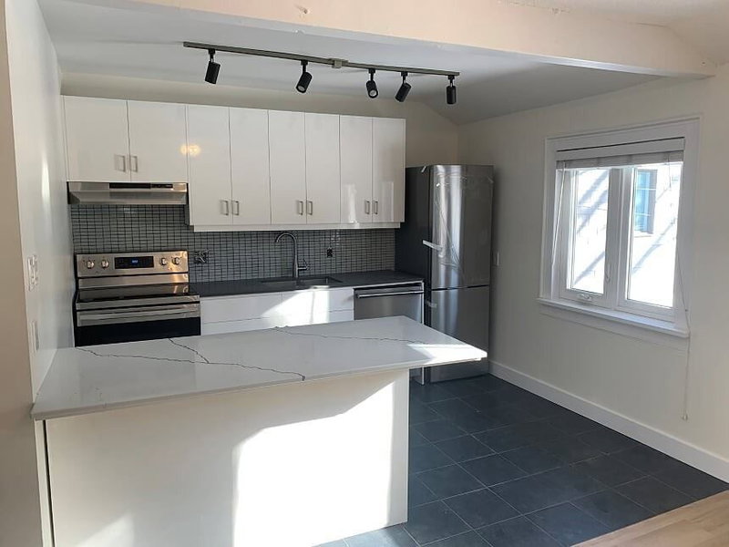 Upper - 493 Davenport Rd, Toronto, M4V1B7 | Image 3