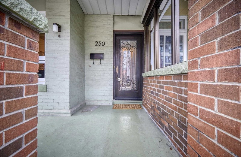 250 Roxton Rd, Toronto, M6G3P9 | Image 2