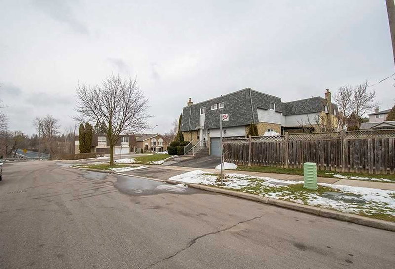 239 Pineway Blvd, Toronto, M2H1B5 | Image 2