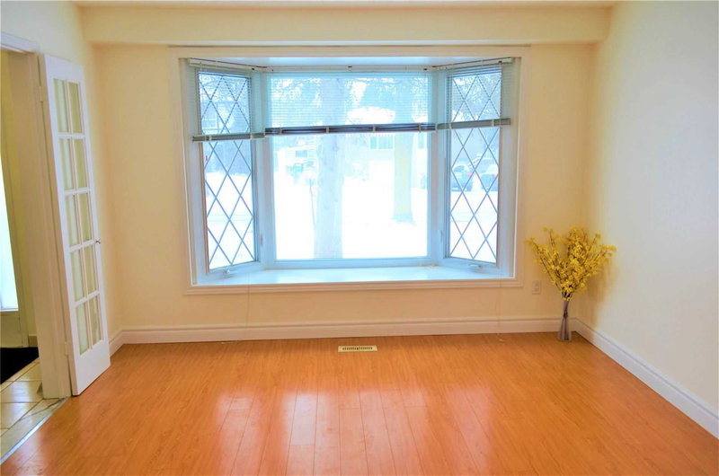 345 Hollyberry Tr, Toronto, M2H2P5 | Image 2