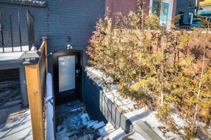 Lower - 429 Brock Ave, Toronto, M6H 3N7 | Image 2