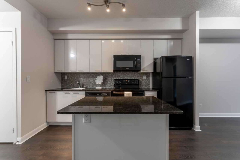 517 - 15 Bruyeres Mews, Toronto, M5V0A7 | Image 2