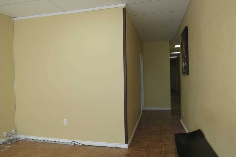 4Thunit - 4119 Bathurst St, Toronto, M3H3C3 | Image 3