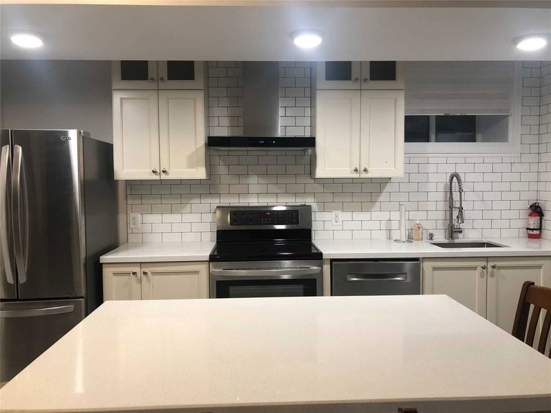 Lower - 49 Beatrice St, Toronto, M6J2T2 | Image 2