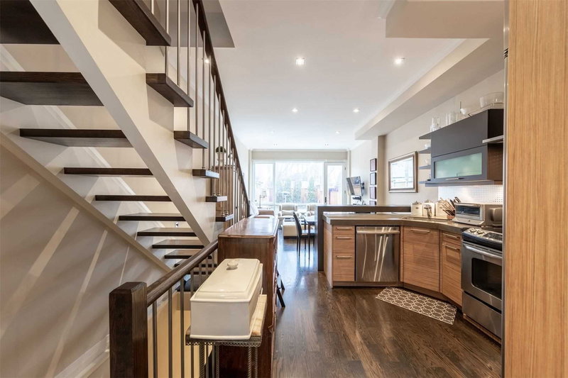 24A Oxton Ave, Toronto, M5P 1L | Image 2