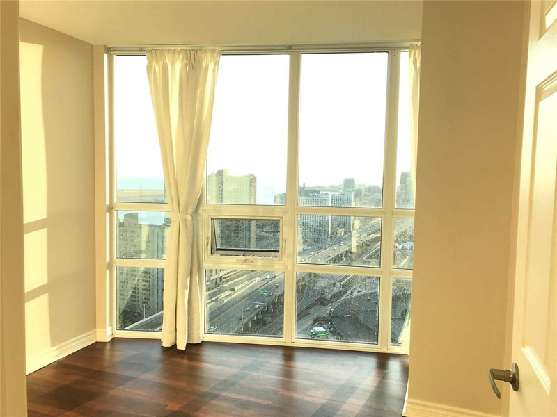 3702 - 19 Grand Trunk Cres, Toronto, M5J 3A3 | Image 2