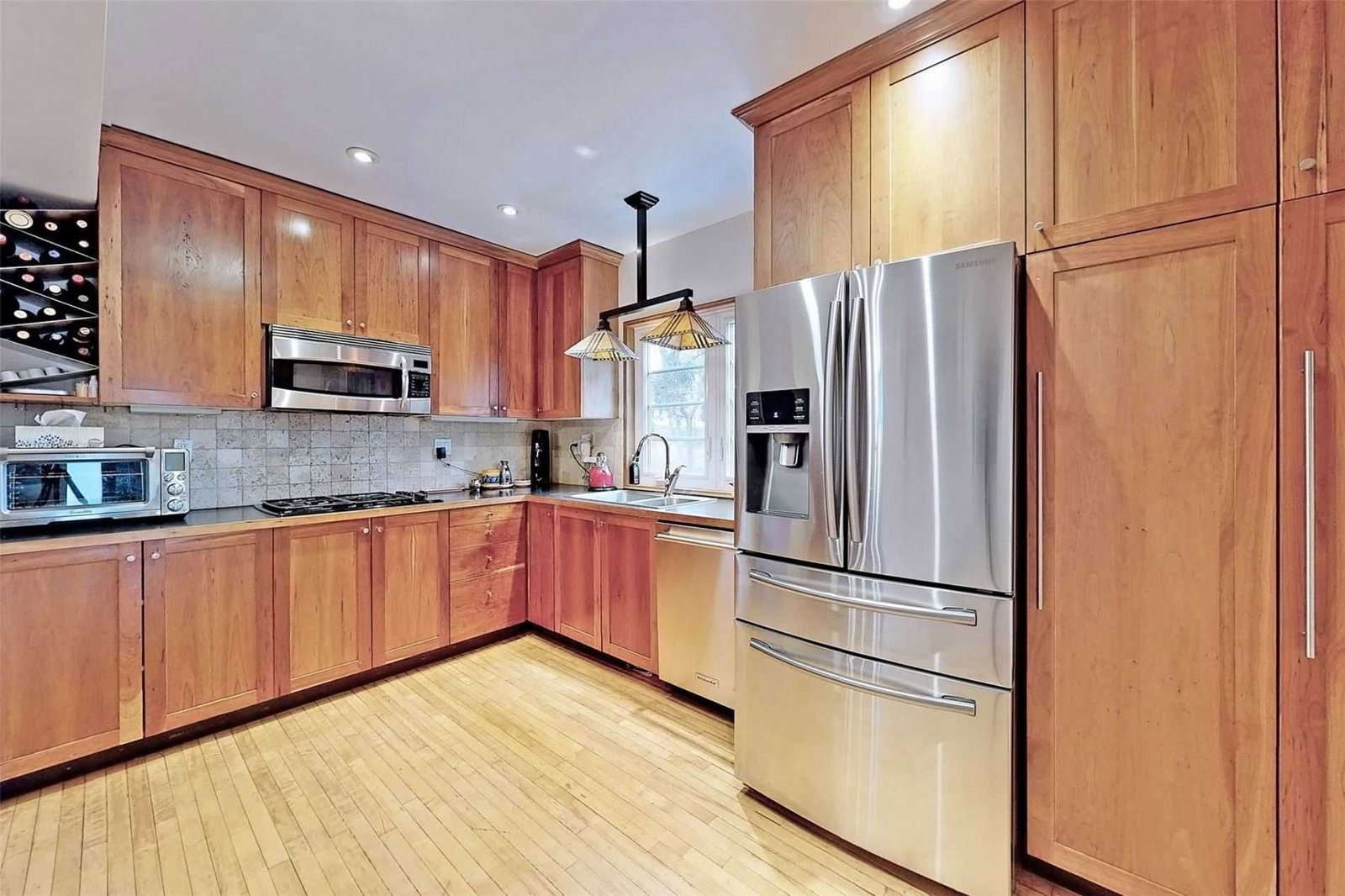 Listing Image 7