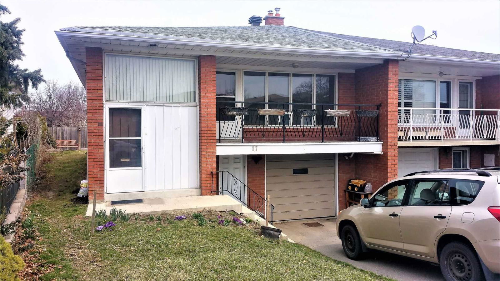 Semi-Detached House leased at 17 Tillplain Road, Toronto, Bathurst Manor, M3H5R1 - MLS: C5181915