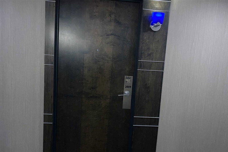 2009 - 18 Harbour St, Toronto, M5J 2Z6 | Image 2