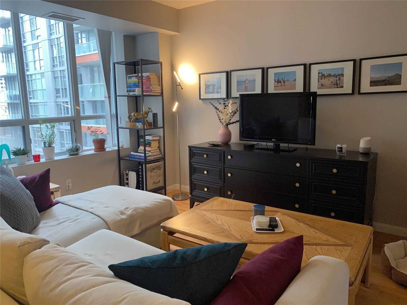 619 - 140 Simcoe St, Toronto, M5H 4E9 | Image 2