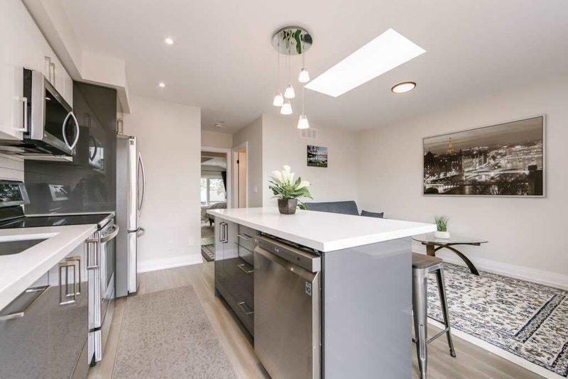 2nd Fl - 49 Beatrice St, Toronto, M6J2T2 | Image 2