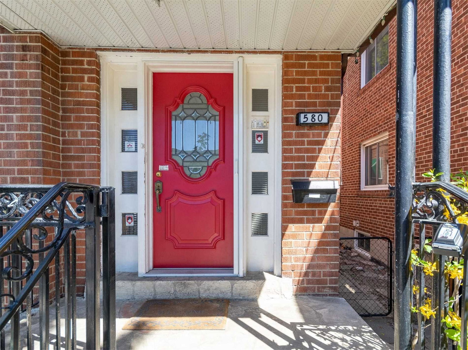 Listing Image 4