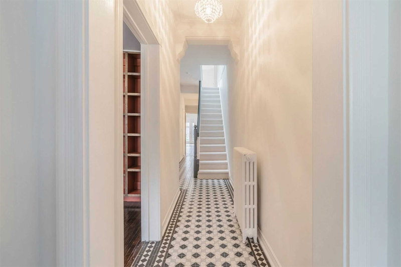 250 Roxton Rd, Toronto, M6G3P9 | Image 2