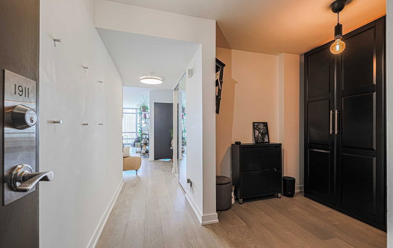 1911 - 397 Front St W, Toronto, M5V3S1 | Image 2