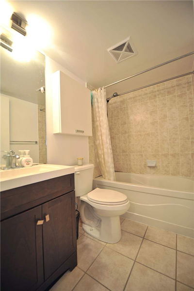 Unit 406 — 38 Grenville St, Toronto - Bay Street Corridor image-0-3