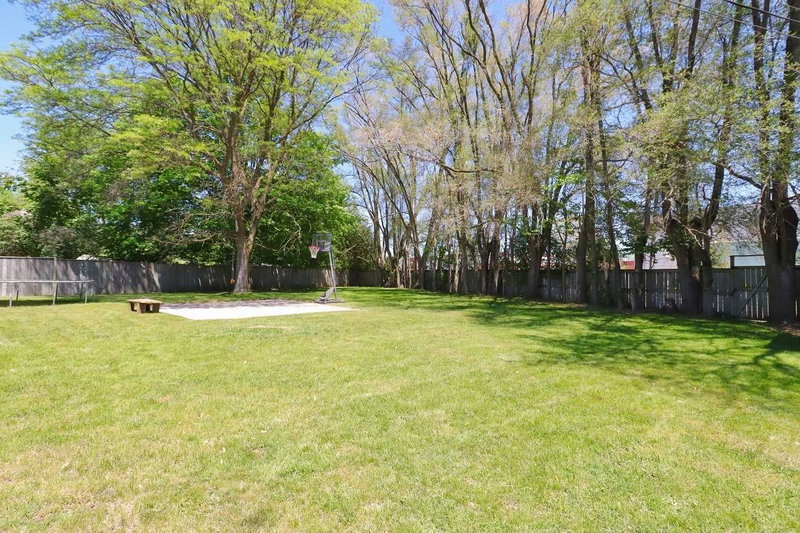 27 Hurlingham Cres, Toronto, M3B2P9 | Image 2