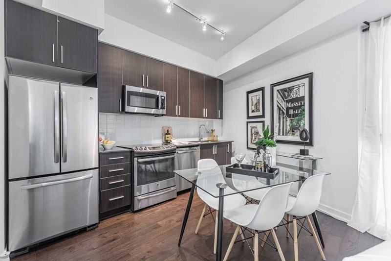 212 - 20 Bruyeres Mews, Toronto, M5V0G8 | Image 2