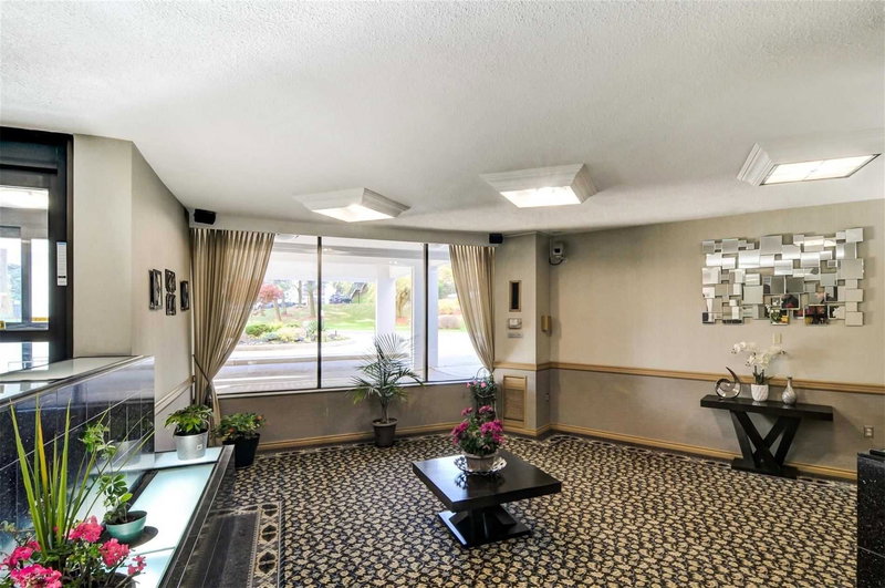 711 - 10 Edgecliff Gfwy, Toronto, M3C3A3 | Image 3