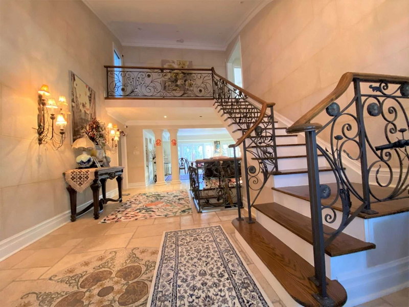 16 Brian Cliff Dr, Toronto, M3B2G2 | Image 2