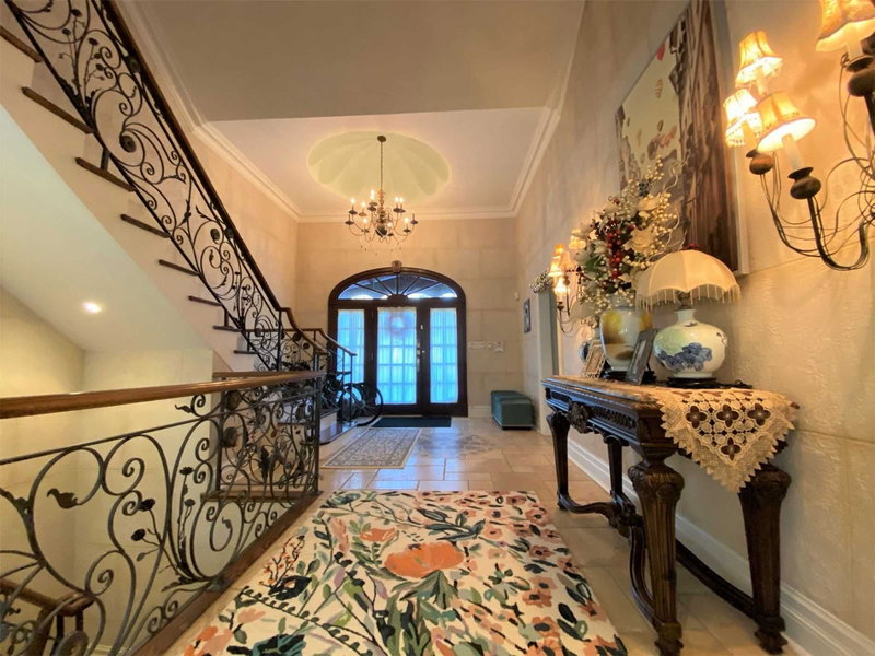 16 Brian Cliff Dr, Toronto, M3B2G2 | Image 3