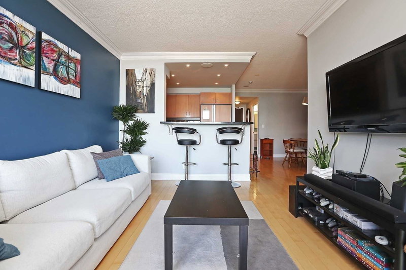 422 - 10 Delisle Ave, Toronto, M4V3C6 | Image 2