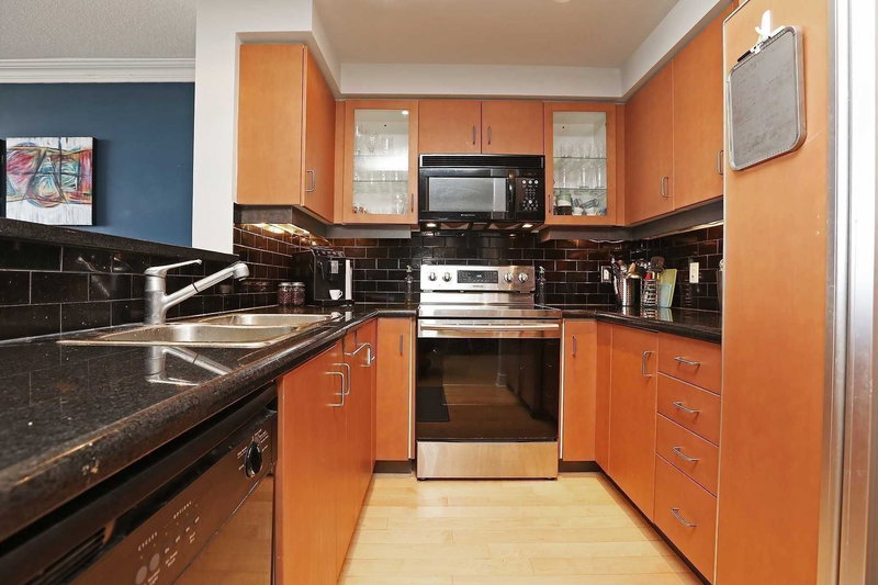 422 - 10 Delisle Ave, Toronto, M4V3C6 | Image 3