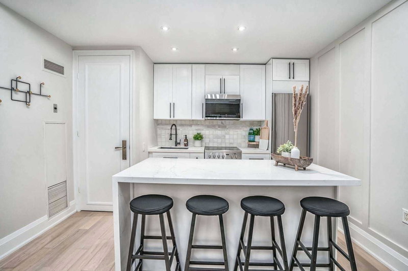 401 - 85 Bloor St E, Toronto, M4W3Y1 | Image 3
