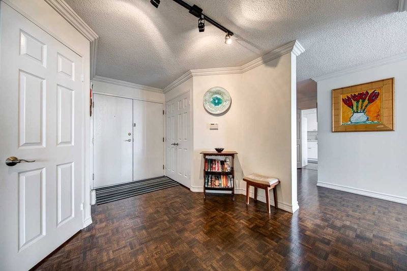 1405 - 280 Simcoe St, Toronto, M5T2Y5 | Image 2