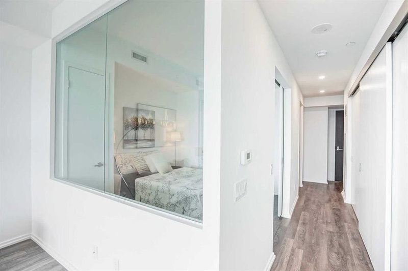 4404 - 197 Yonge St, Toronto, M5B1M4 | Image 3