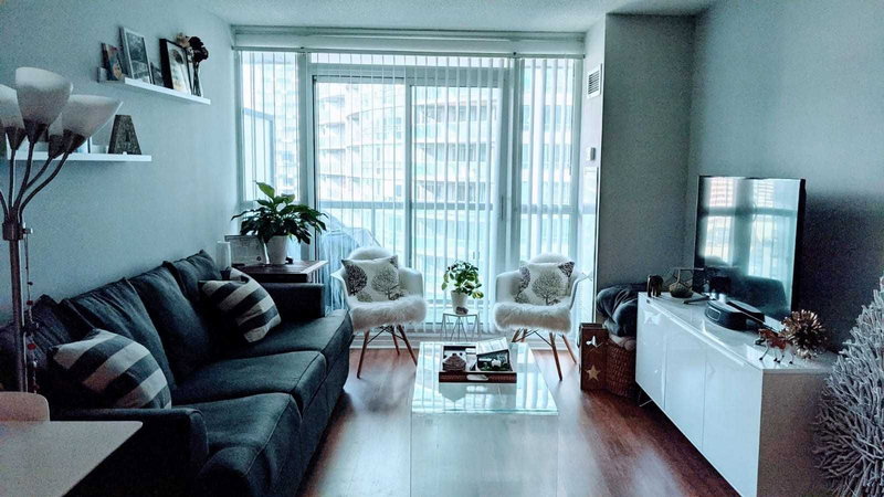 2005 - 19 Grand Trunk Cres, Toronto, M5J3A3 | Image 3