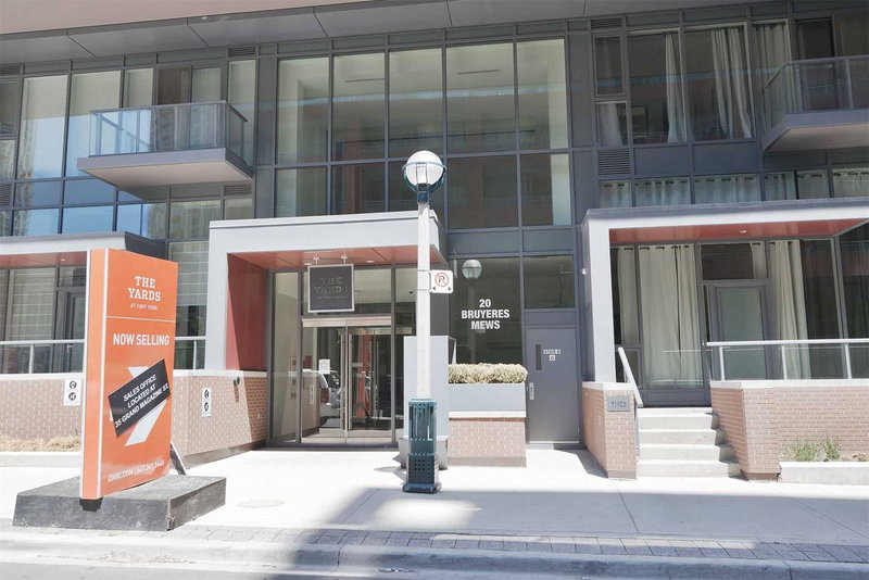 802 - 20 Bruyeres Mews, Toronto, M5V0G8 | Image 2