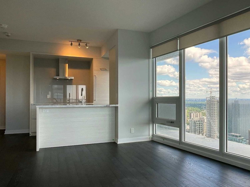 3903 - 2221 Yonge St, Toronto, M4S 0B8 | Image 2