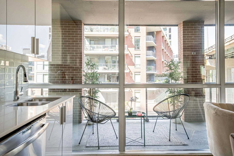 327 - 20 Bruyeres Mews, Toronto, M5V 0G8 | Image 2