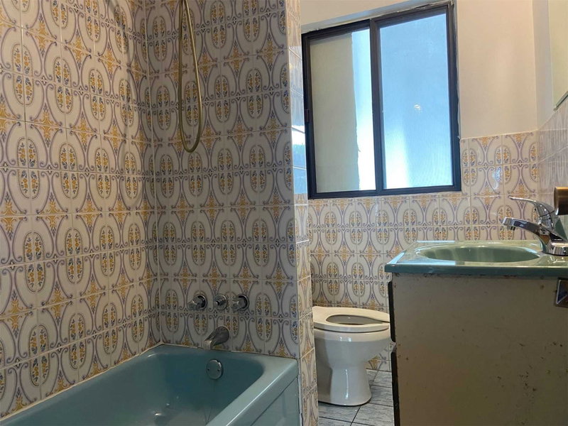 679 Vaughan Rd, Toronto, M6E2Y7 | Image 2