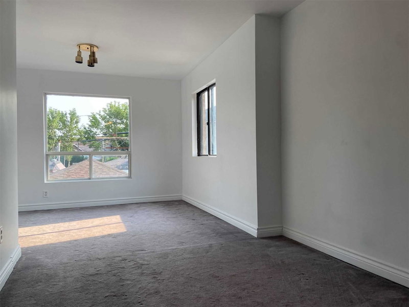 679 Vaughan Rd, Toronto, M6E2Y7 | Image 3