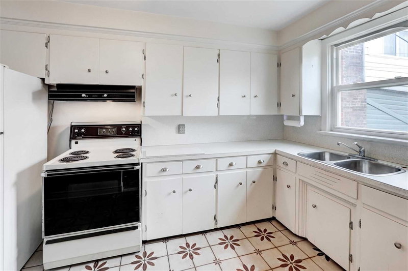 340 Albany Ave, Toronto, M5R3C9 | Image 2