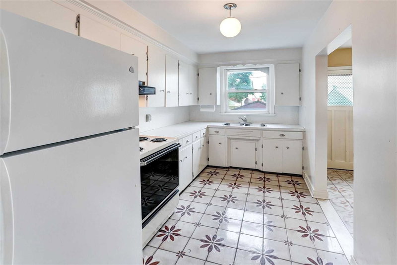 340 Albany Ave, Toronto, M5R3C9 | Image 3