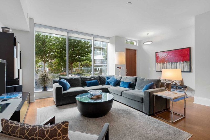 Th 115 - 29 Queens Quay E, Toronto, M5E 0A4 | Image 3