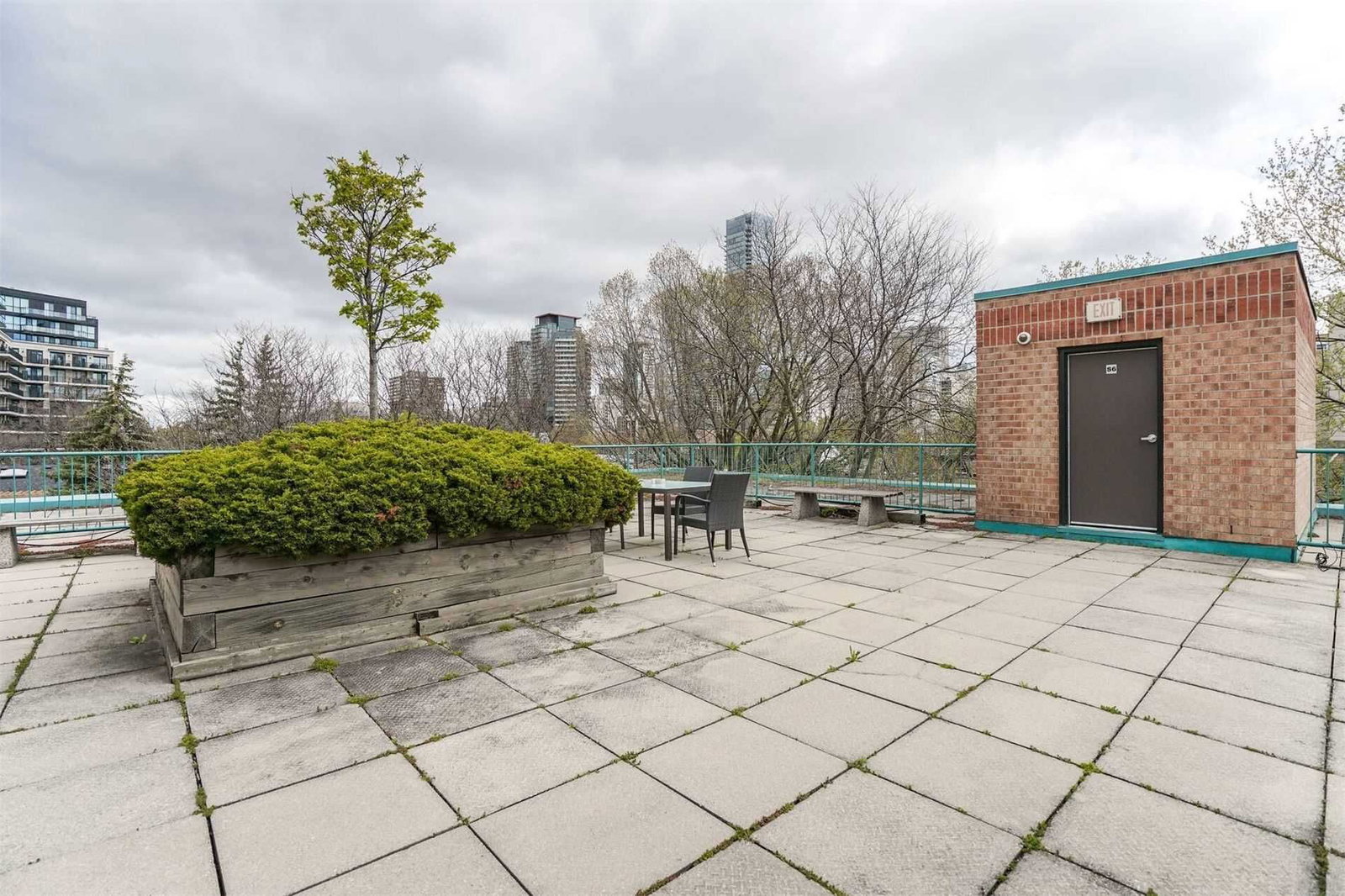 Listing Image 4
