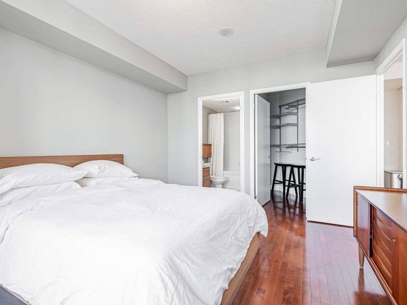 2907 - 25 Carlton St, Toronto, M5B1L4 | Image 3