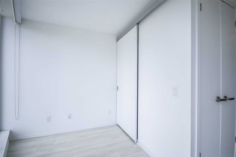 1913 - 197 Yonge St, Toronto, M5B0C1 | Image 3