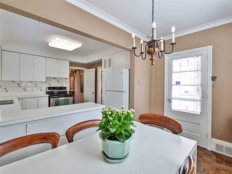 615 Briar Hill Ave, Toronto, M5N1N4 | Image 3